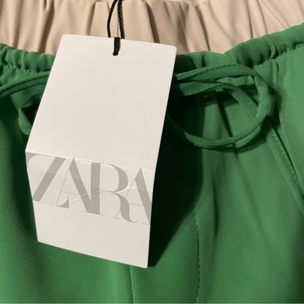 Zara Green Joggers with Elastic Waistband and Relaxed Fit - Picture 4 of 4